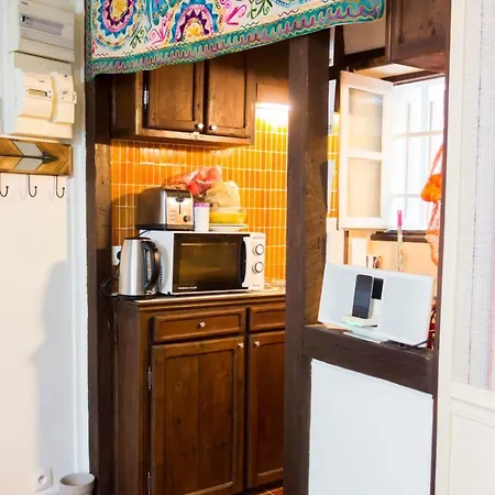 Beautiful Studio 450m From The Sacre-coeur